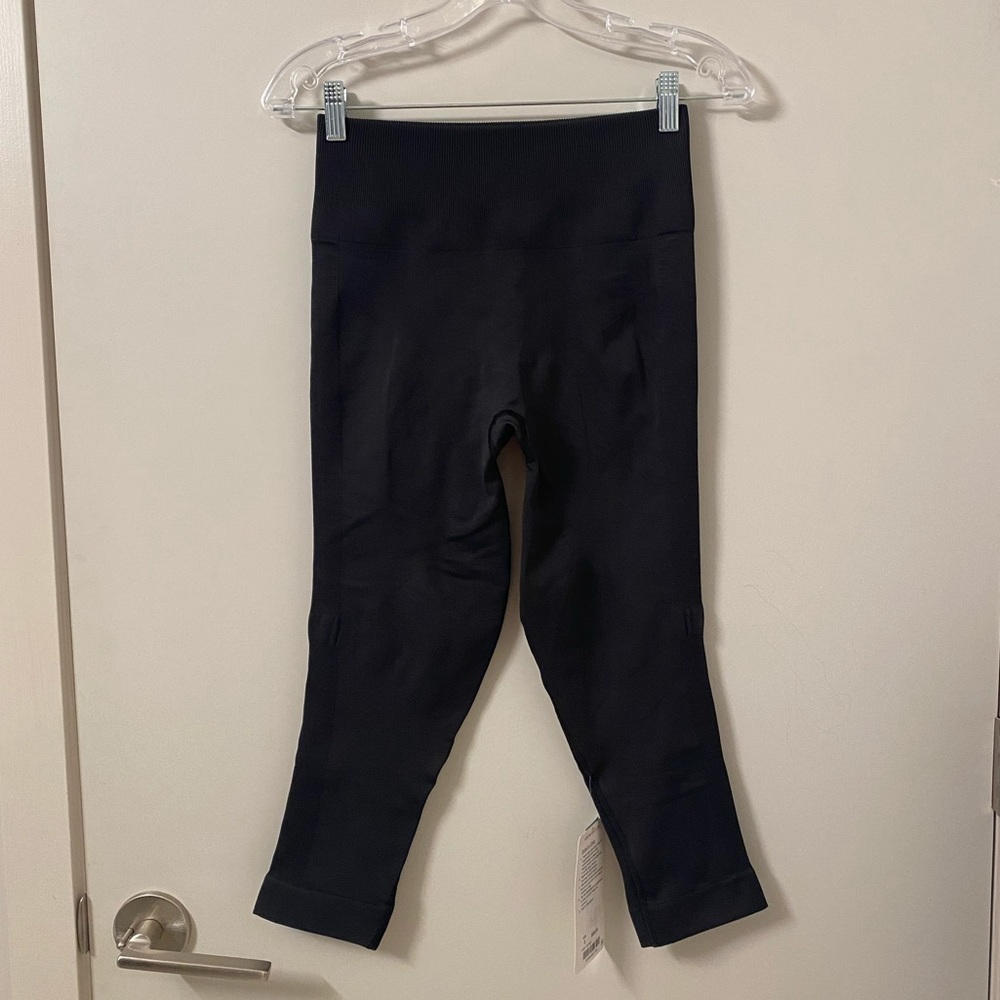 BNWT Zone In Crop Lululemon Size 8